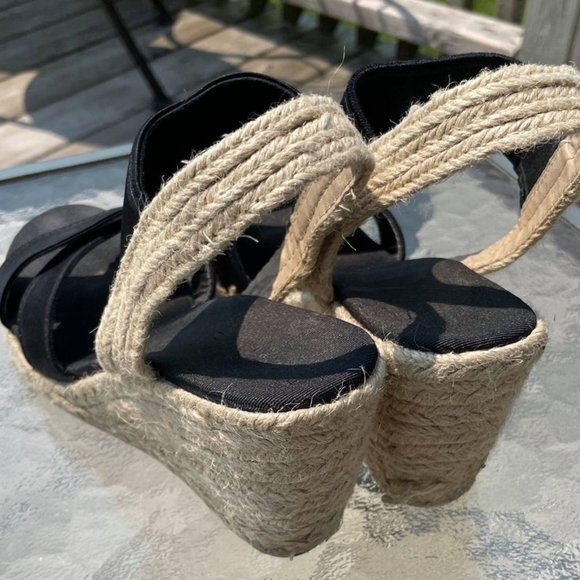 Black and beige sandal wedges Size 7 - Picture 2 of 3